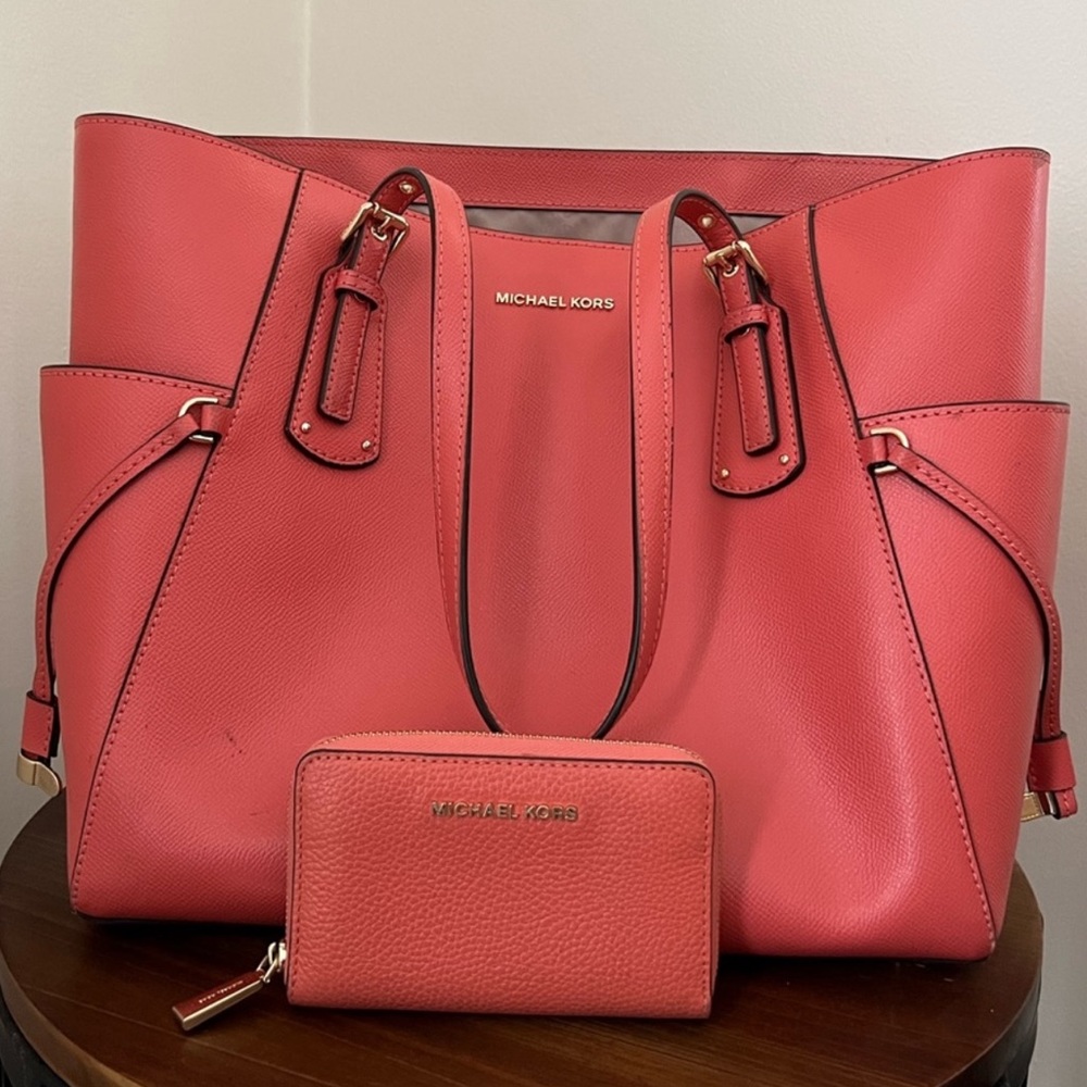 Michael Kors Grapefruit medium tote with matching card wallet